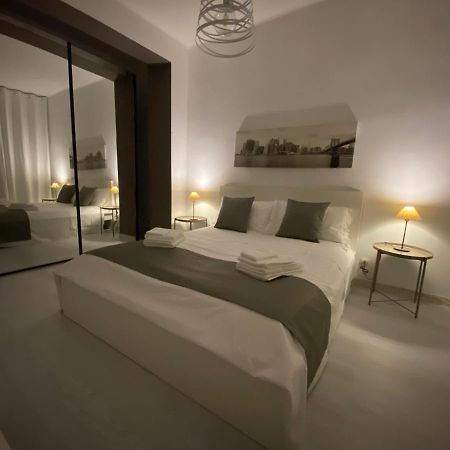 Dimora De Amicis 88 Apartment Bari Bagian luar foto