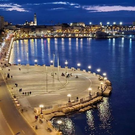 Dimora De Amicis 88 Apartment Bari Bagian luar foto