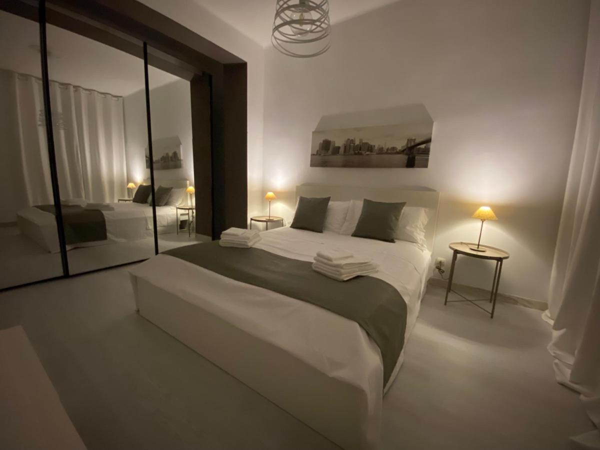 Dimora De Amicis 88 Apartment Bari Bagian luar foto