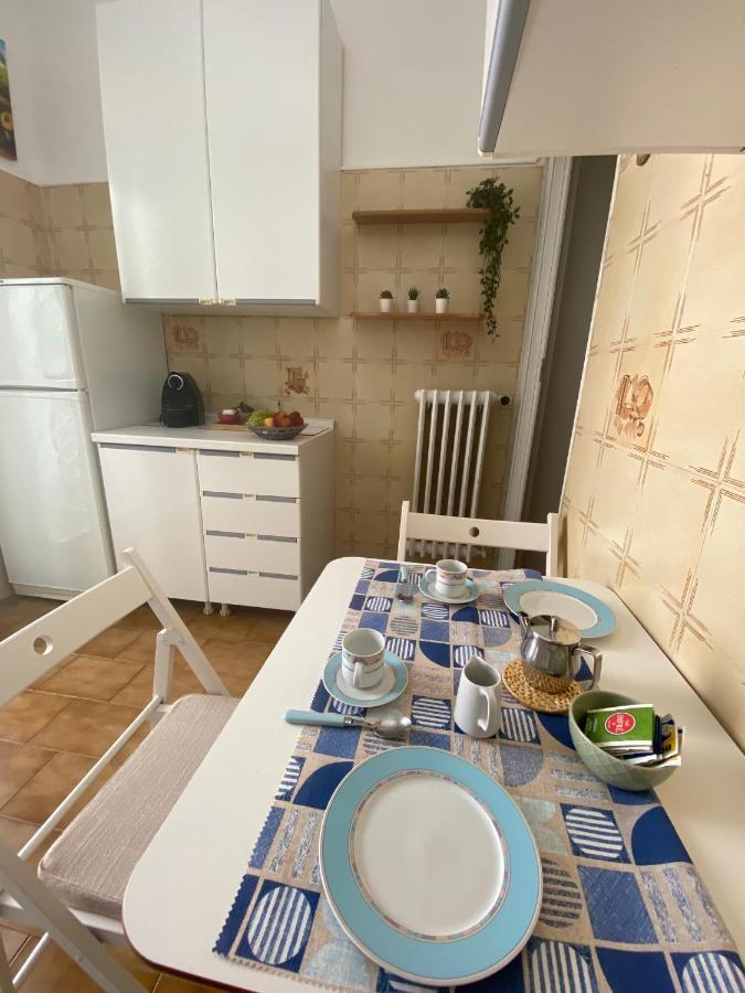 Dimora De Amicis 88 Apartment Bari Bagian luar foto