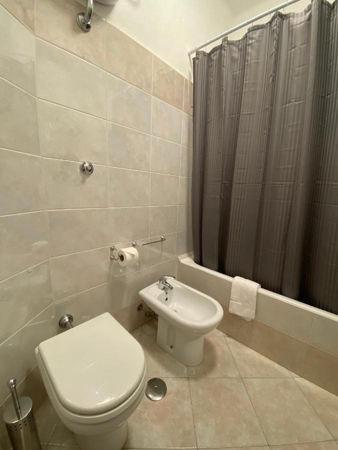 Dimora De Amicis 88 Apartment Bari Bagian luar foto