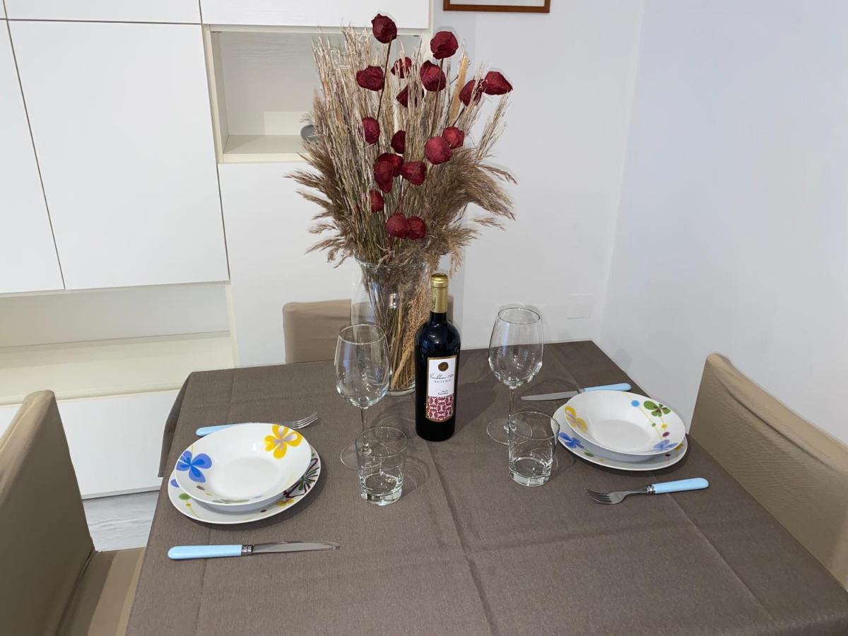 Dimora De Amicis 88 Apartment Bari Bagian luar foto