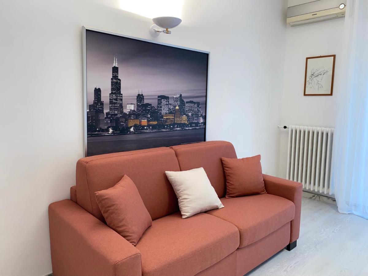 Dimora De Amicis 88 Apartment Bari Bagian luar foto