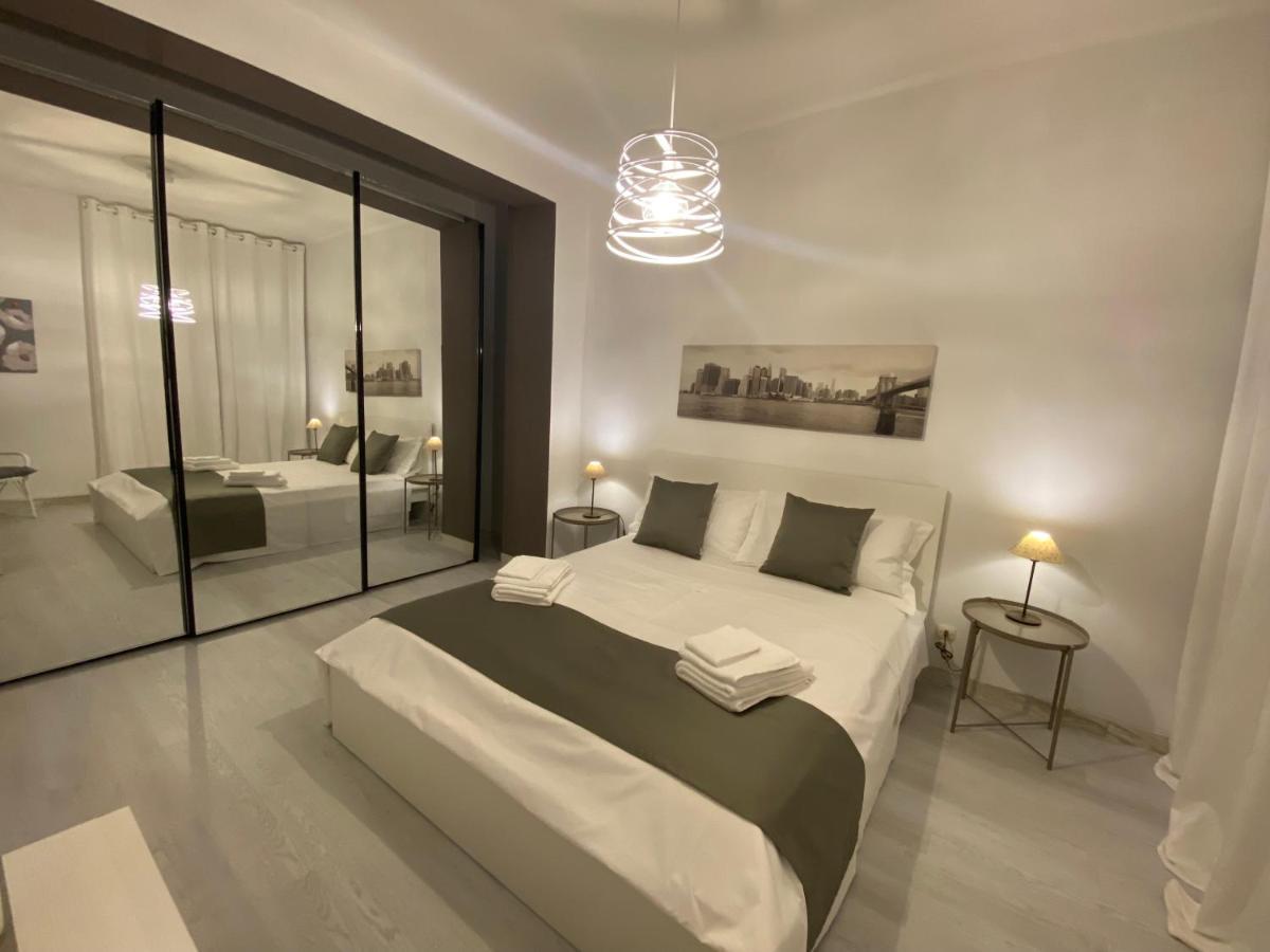 Dimora De Amicis 88 Apartment Bari Bagian luar foto