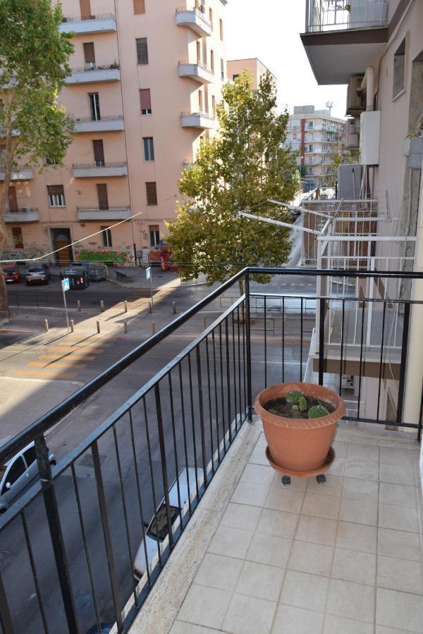 Dimora De Amicis 88 Apartment Bari Bagian luar foto