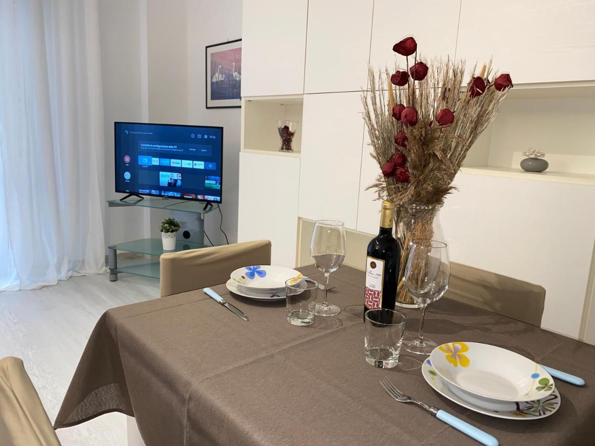 Dimora De Amicis 88 Apartment Bari Bagian luar foto