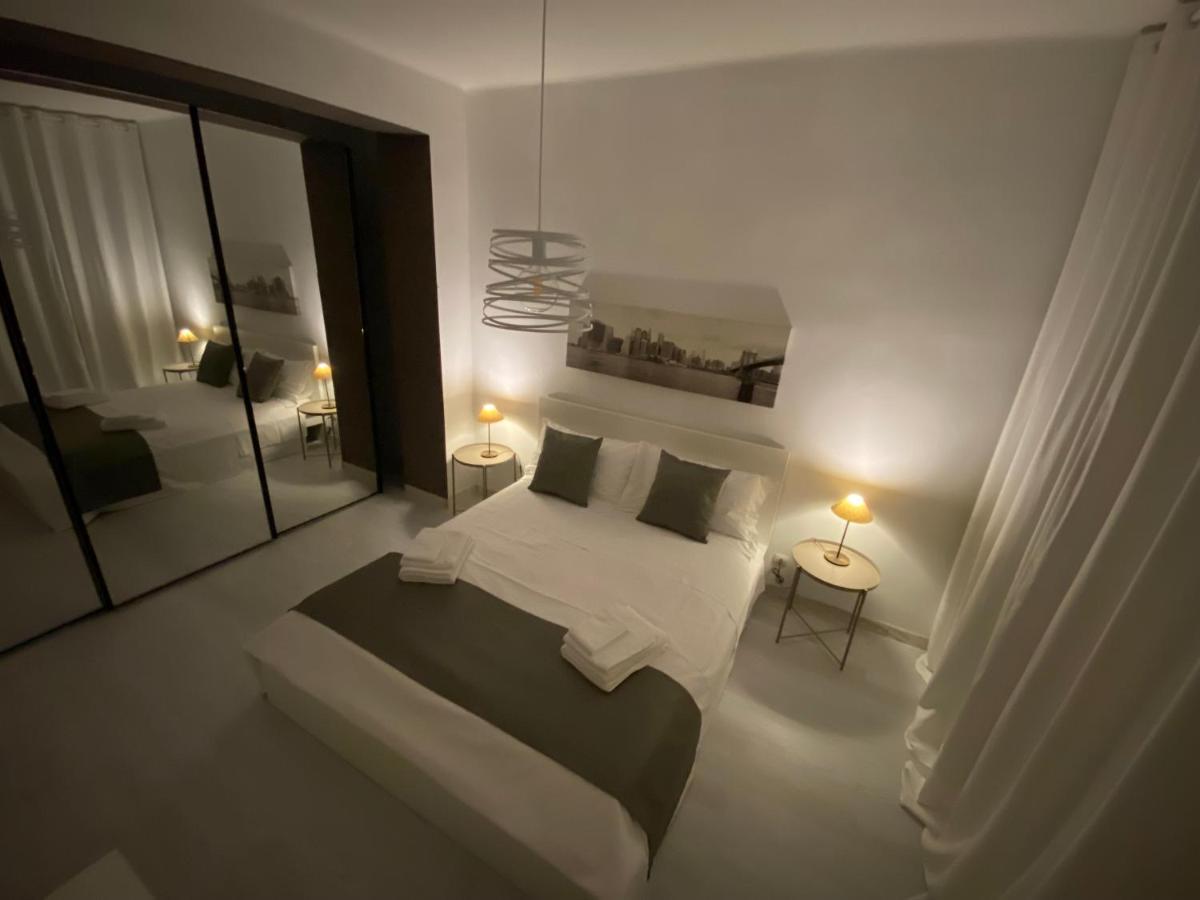 Dimora De Amicis 88 Apartment Bari Bagian luar foto