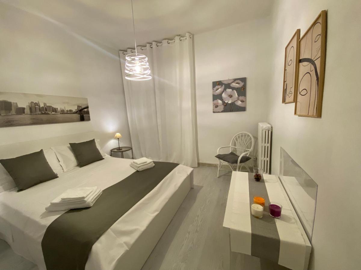 Dimora De Amicis 88 Apartment Bari Bagian luar foto