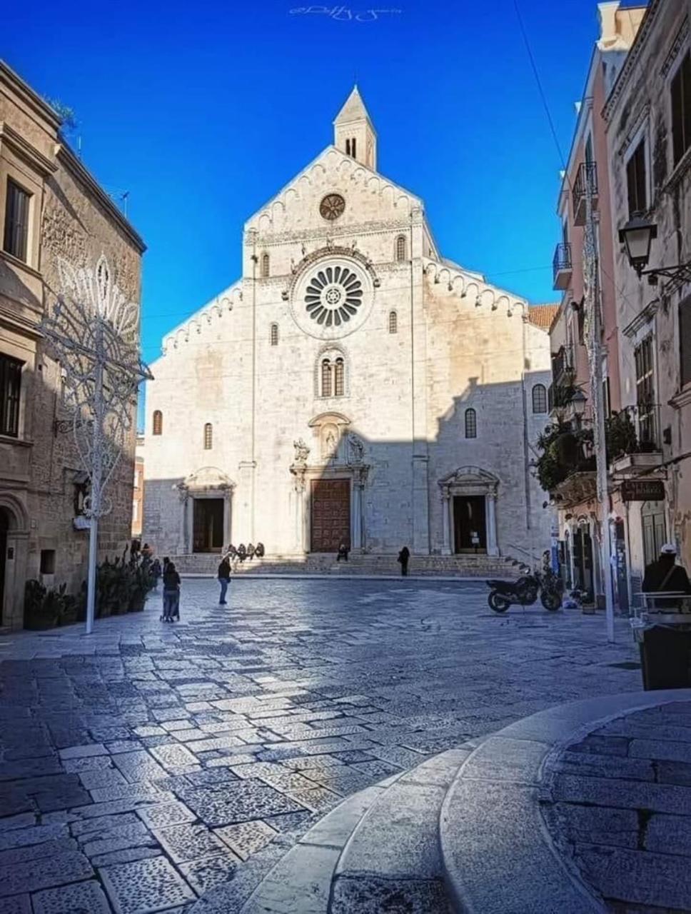 Dimora De Amicis 88 Apartment Bari Bagian luar foto