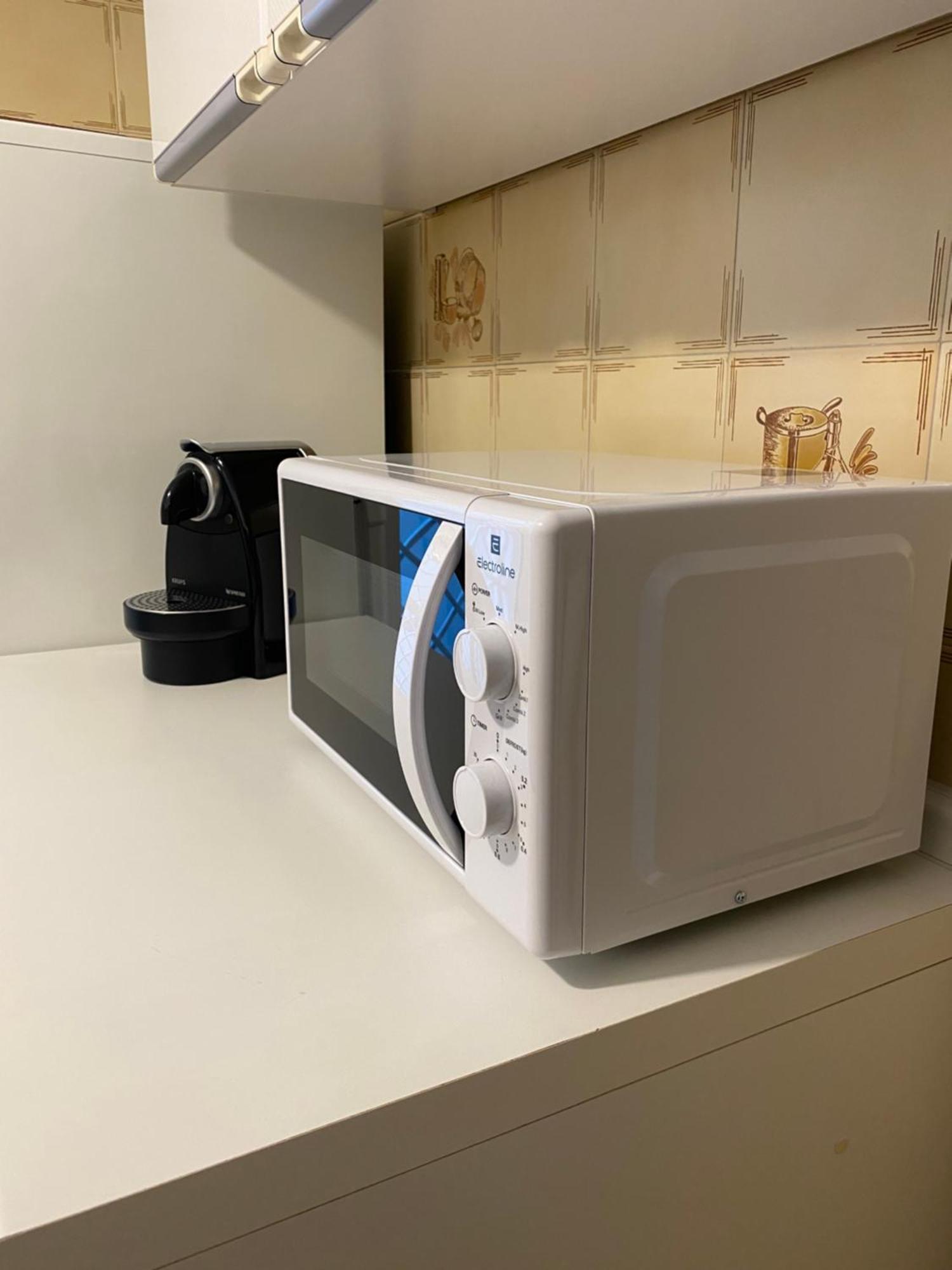 Dimora De Amicis 88 Apartment Bari Bagian luar foto