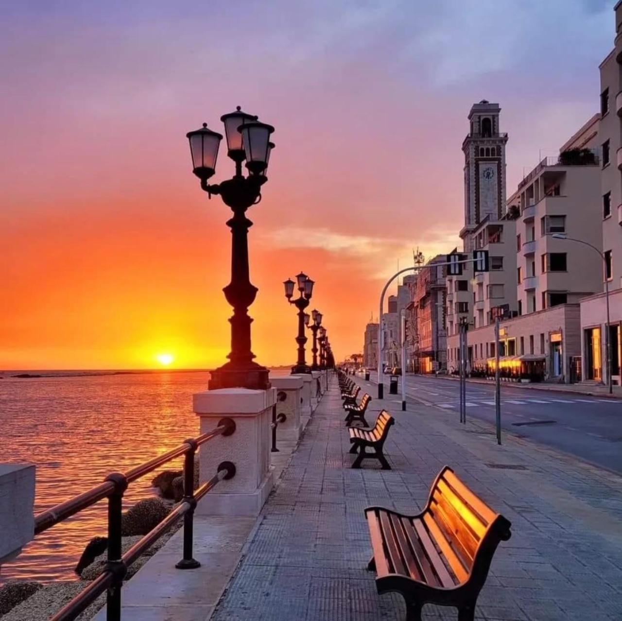 Dimora De Amicis 88 Apartment Bari Bagian luar foto